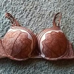 Victoria Secret Very Sexy Pushup Bra Size 38B.
